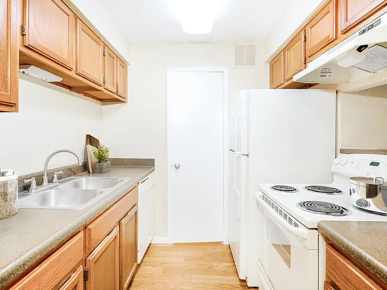 Bentley Green Apartment Homes — Photo 64