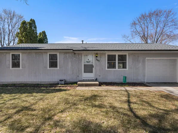 307 S Elizabeth St, Tolono, IL 61880