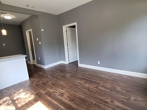 3rd image of 2527 Sumpter St #2