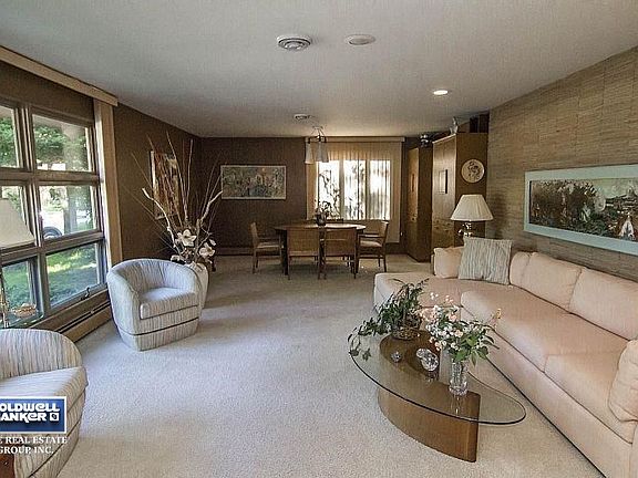 living room/dining room