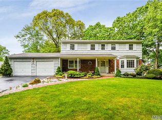 27 Arista Dr, Dix Hills, NY 11746