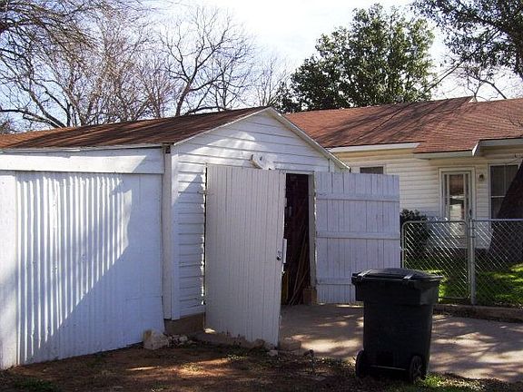 4th image of 1302 N Milam St