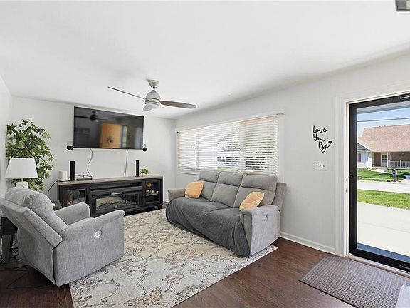 4th image of 1001 N Walker Ln