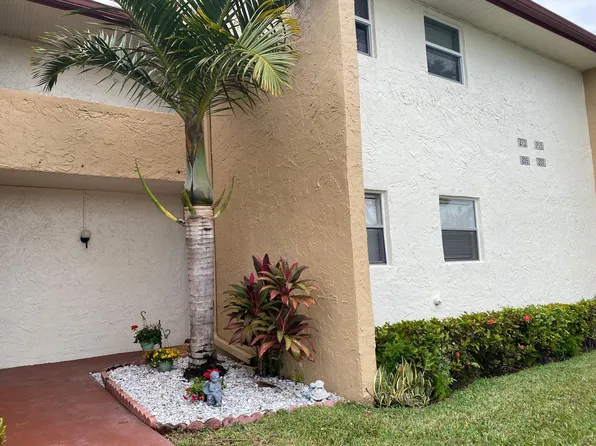 207 Golden River Drive, West Palm Beach, FL 33411