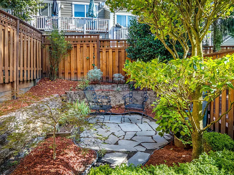 10237 NW Wilshire Ln — Photo 18