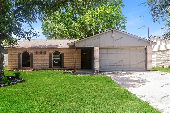 5805 Ridgecove Dr — Photo 1