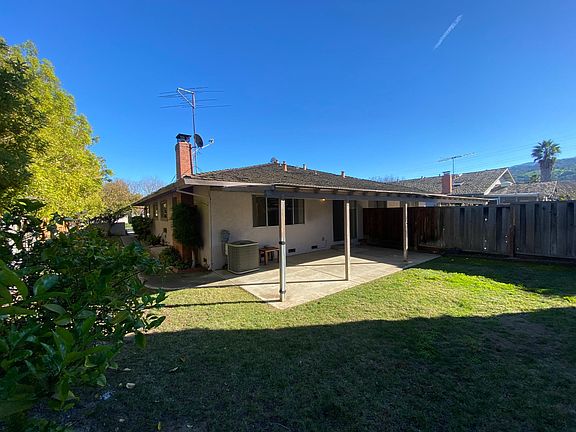 3rd image of 411 Pinehurst Ave #411