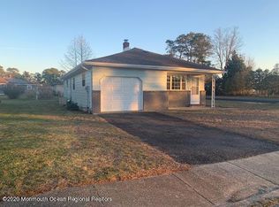 2 Carrazal Ct, Toms River, NJ 08757