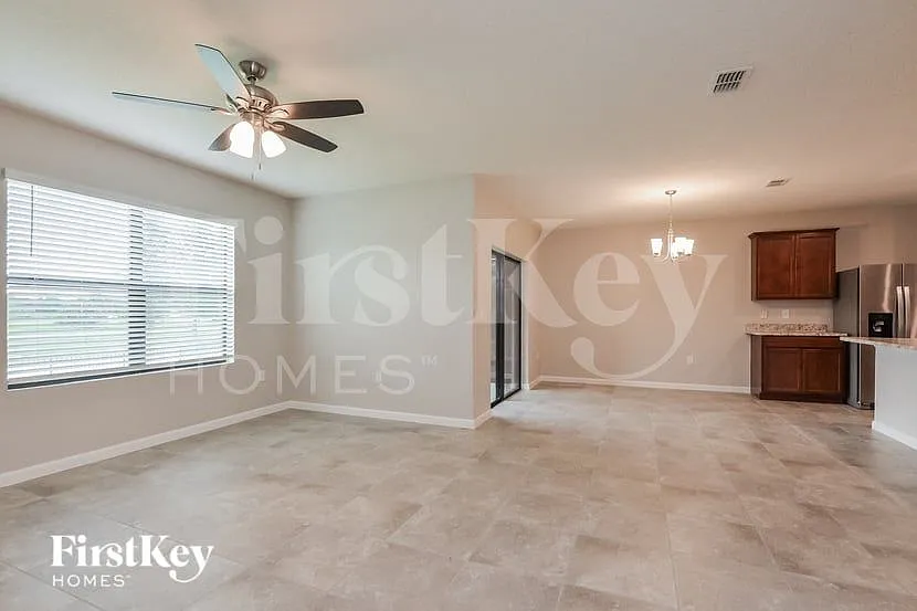 4 bed, 2.0 bath, 1830 sqft, $2,215 — Photo 3