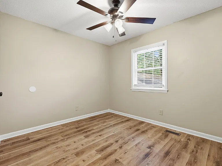 1902 Paisley Ave — Photo 16