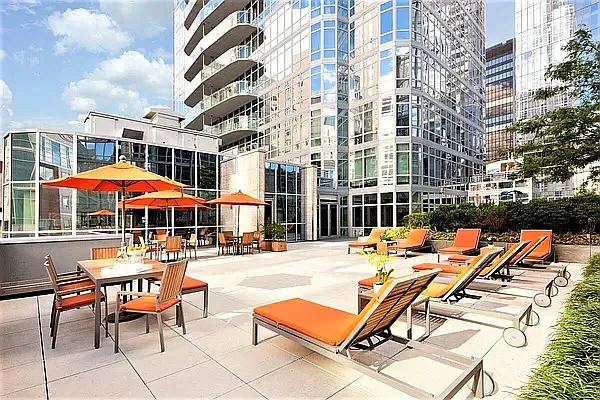 555 W 59th St #Townhouse 3C — Photo 17