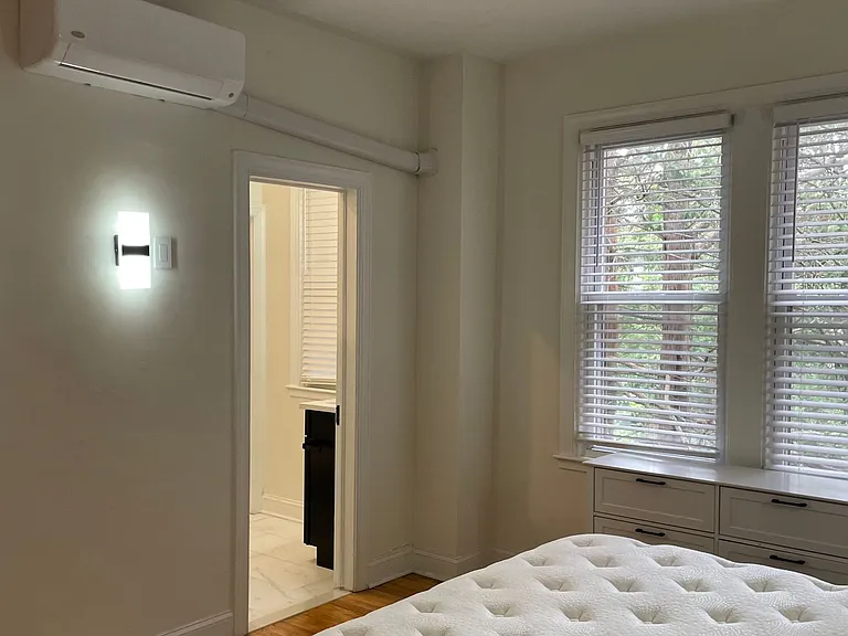 Guilford Apartments — Photo 14