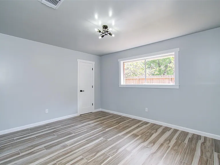 1806 Cypress Dr — Photo 16
