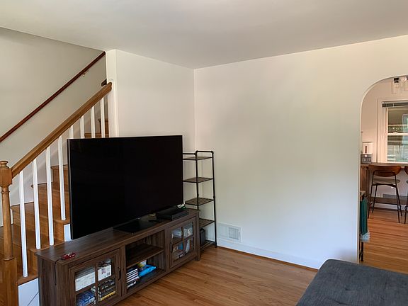 4th image of 9 E Myrtle St