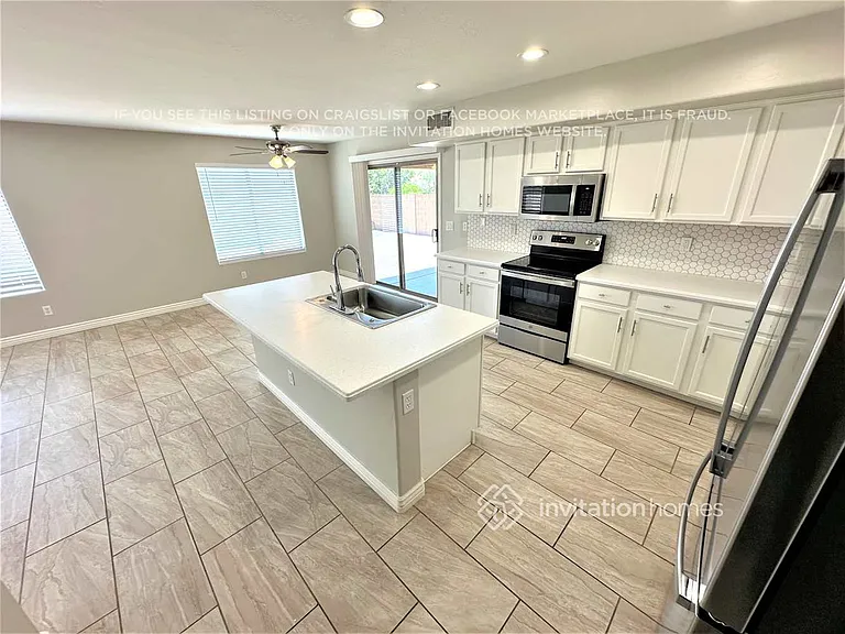 25541 W Pioneer St — Photo 4