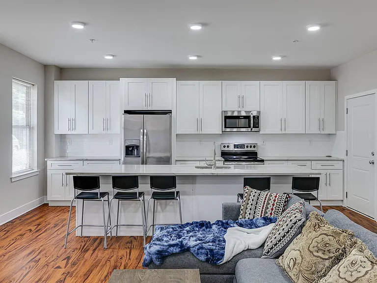 549 Armstrong St #101 — Photo 1