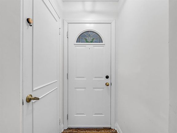 5th image of 2584 Chilver Rd