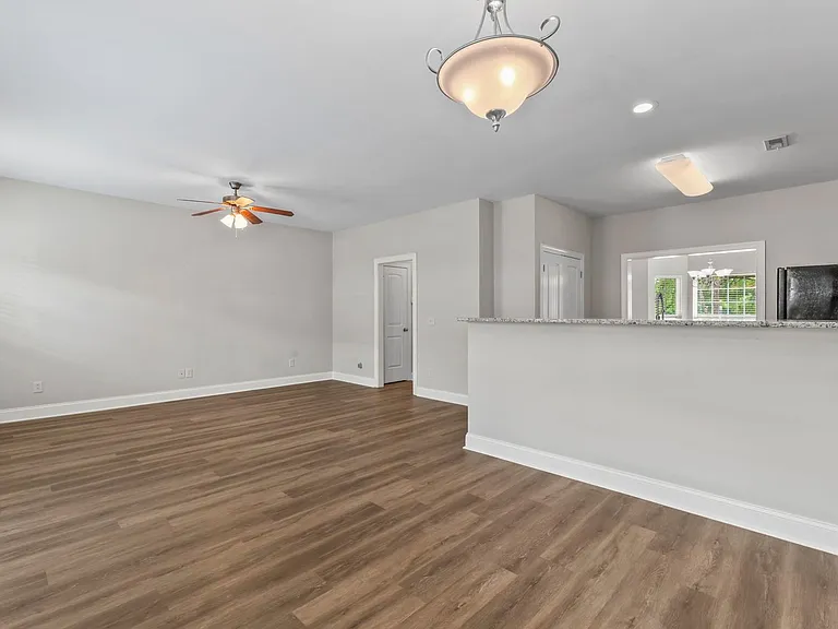 338 Rowlette Cir — Photo 8
