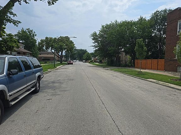 5th image of 8443 S Cregier Ave