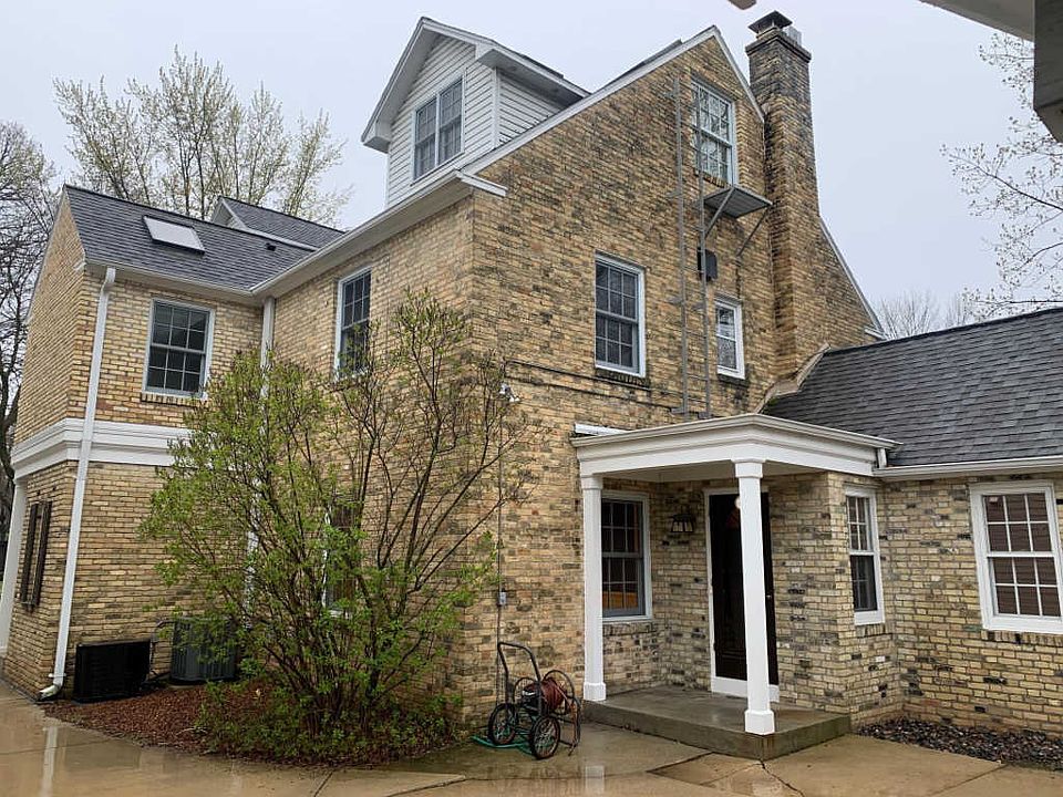 2nd image of 1094 E Circle Dr