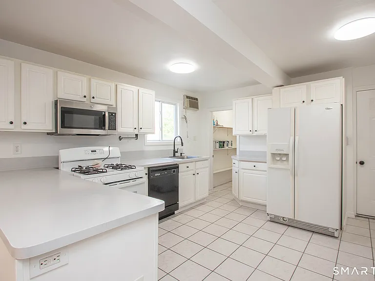 2879 Fairfield Ave #3 — Photo 5