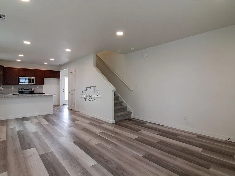 366 Aeon Dr — Photo 4