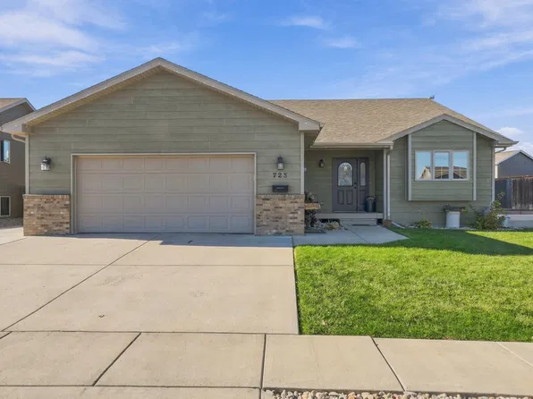 725 Copperfield Dr, Rapid City, SD 57703