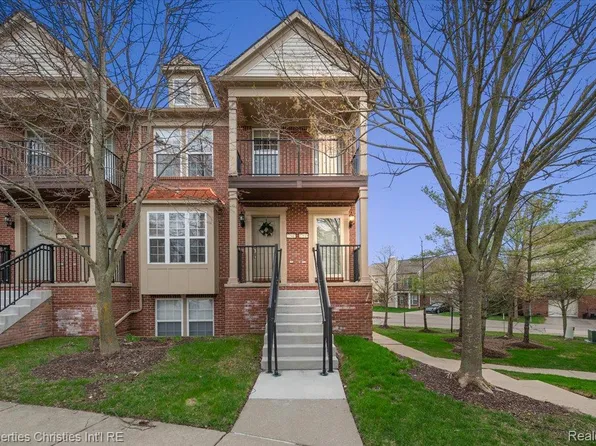 27949 Hopkins Dr, Novi, MI 48377