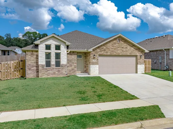 1410 Emmerson St, Centerton, AR