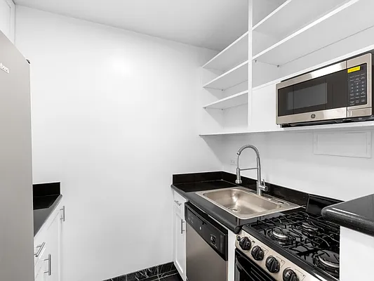 320 East 23rd Street #16H