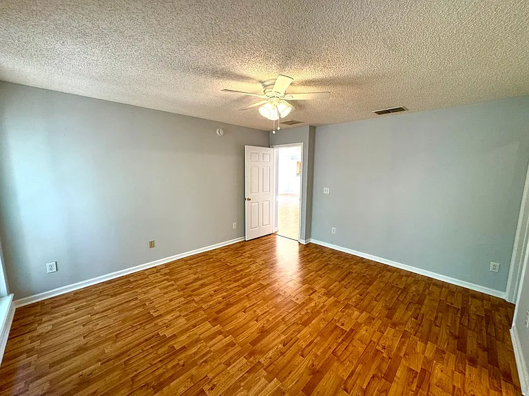 696 Hampton Downs Ct — Photo 10