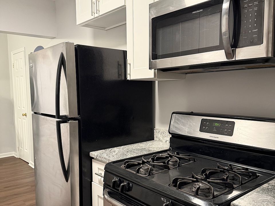 1st image of 23941 Poplar St #1