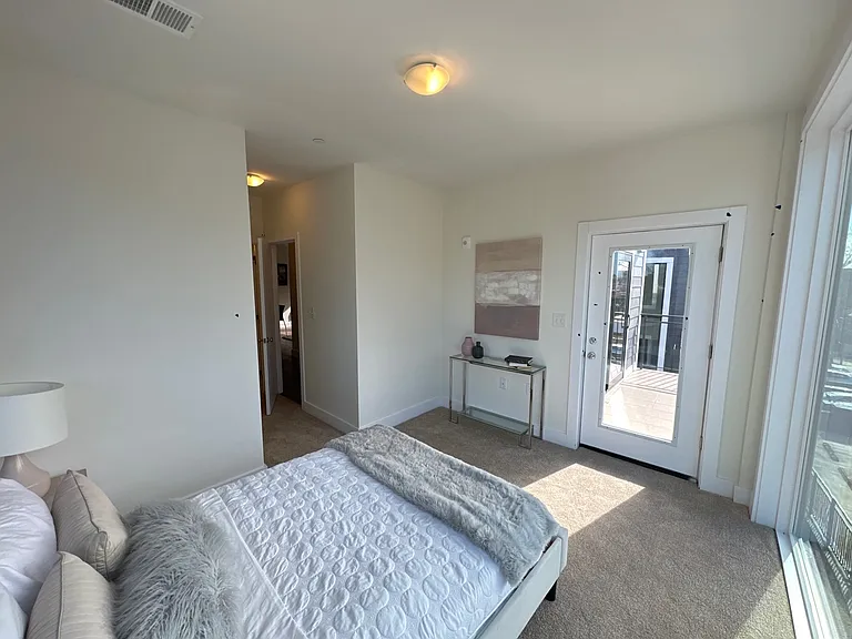 1940 3rd St NE #14 — Photo 10