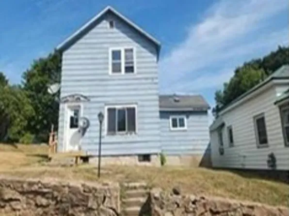 110 W Fleshiem St, Iron Mountain, MI 49801