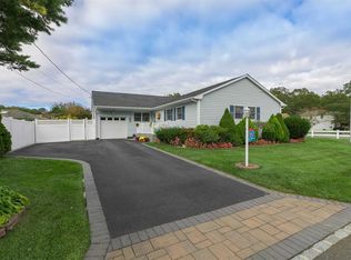 27 Half Hollow Rd, Holbrook, NY 11741