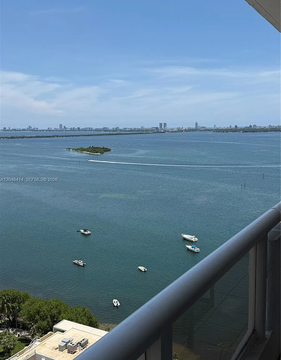 Venetia Condo — Photo 1
