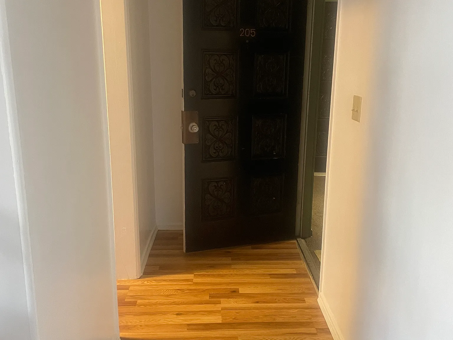 1 bed, 1000 sqft, $2,200 — Photo 3