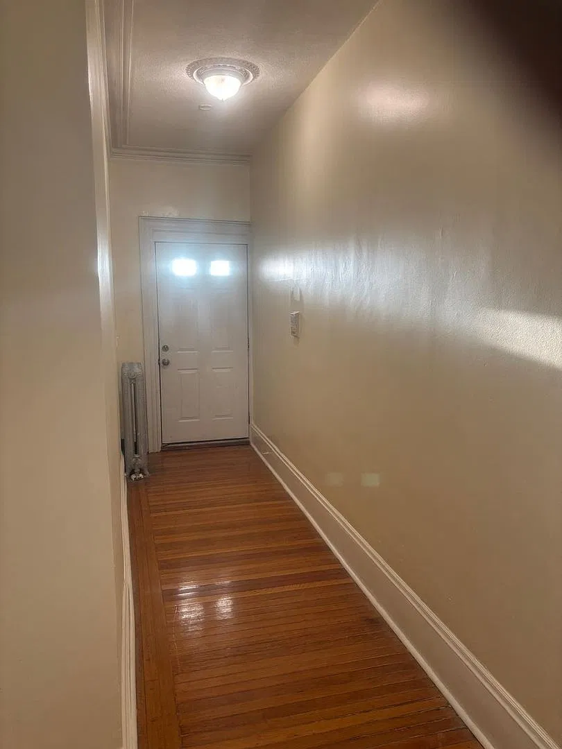 Charming 3BR Duplex in Malden — Photo 2