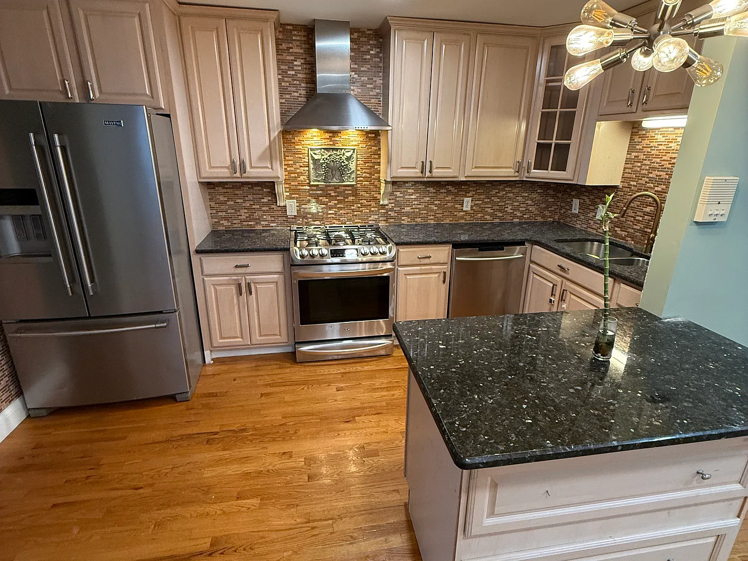 3 bed, 1500 sqft, $3,250 — Photo 2