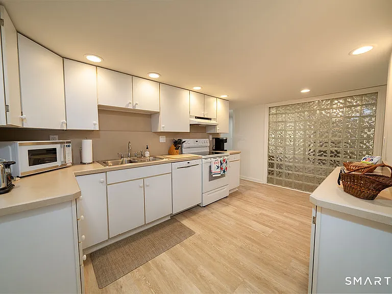 133 Linden Ave #B — Photo 6
