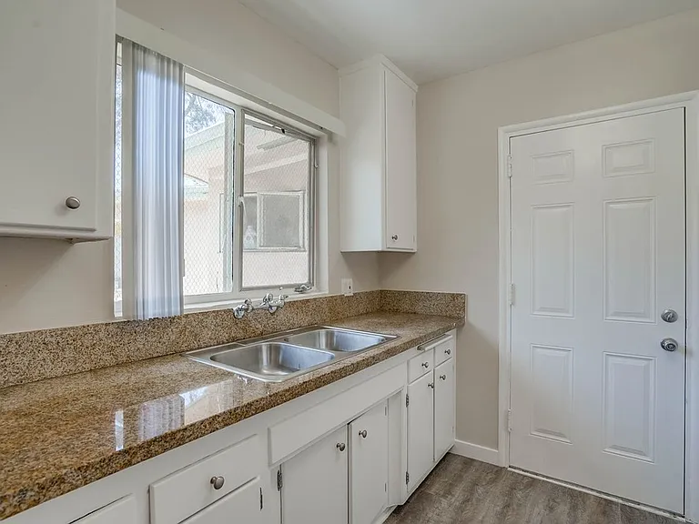 600 Kelton Ave #7 — Photo 6