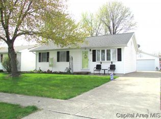 3020 Stokebridge Rd, Springfield, IL 62702