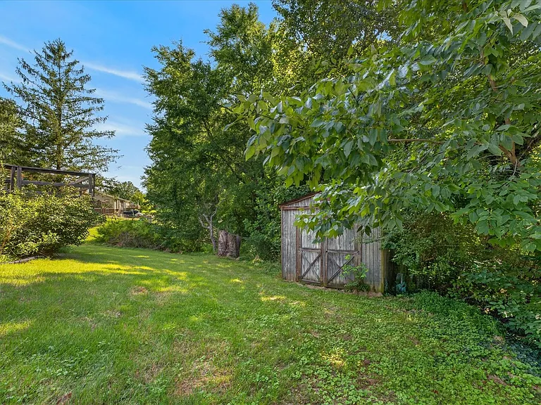 727 Acorn Dr — Photo 24