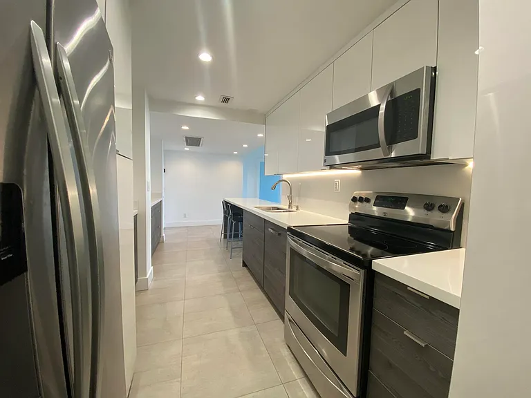 5401 Collins Ave #620 — Photo 10