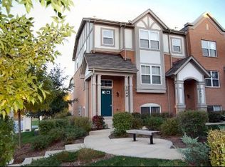 1040 N Claremont Dr, Palatine, IL 60074