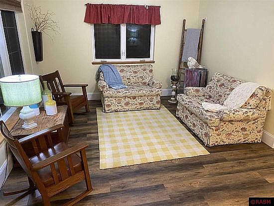 Sitting room or dining room 