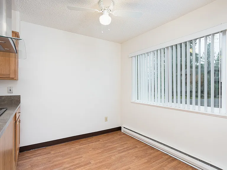1745 16th St Tulip Crest Apts (23)