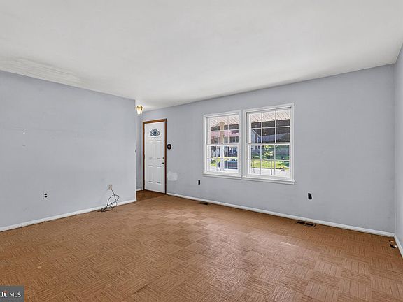 4th image of 6954 Heather Dr