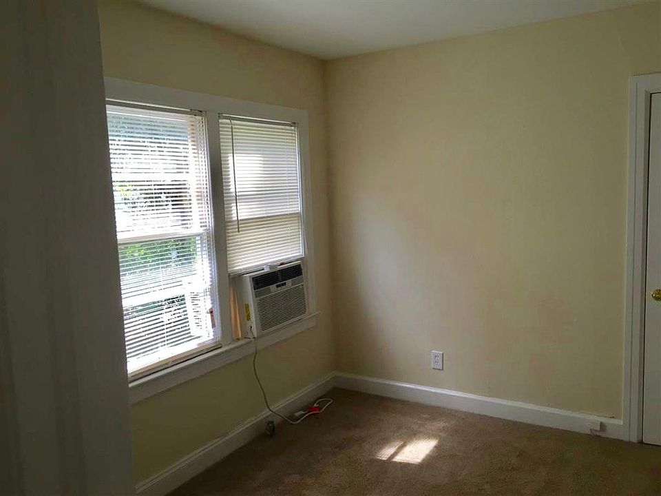 2nd image of 716 12th St APT D
