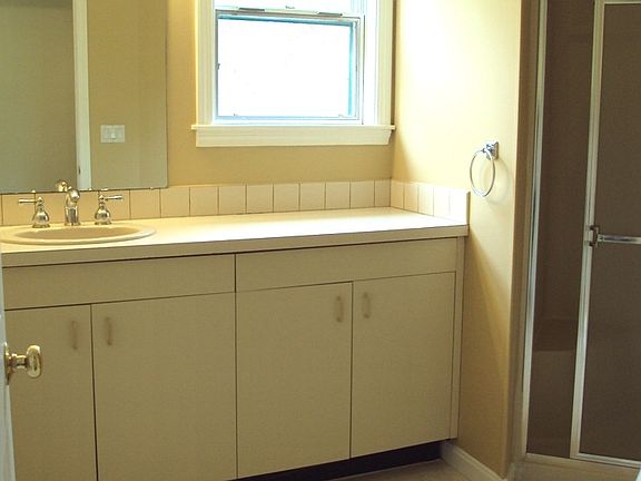 4th image of 20 Gardencourt Dr